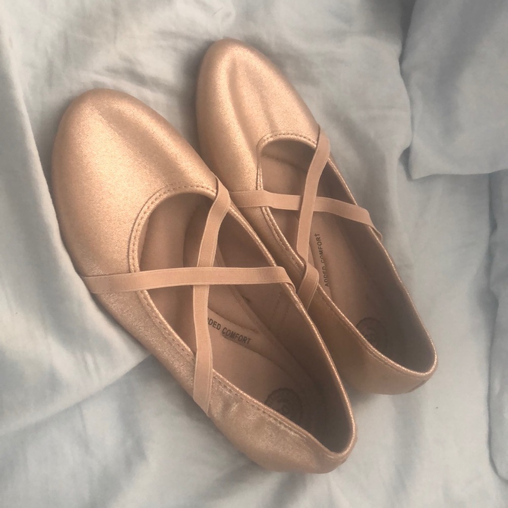 pinky champagne colored ballet flats size 8!🌸